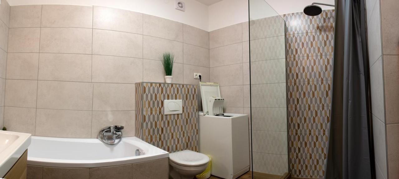 Titan Apartman Gyula Exteriör bild